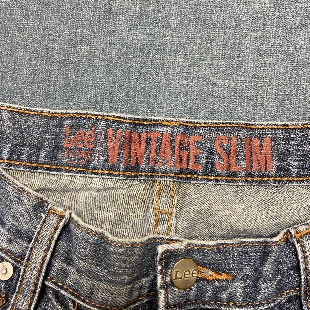 Vintage Lee Jeans Mens 34x31 Blue Denim Everyday Wear Travel Slim Fit Distressed